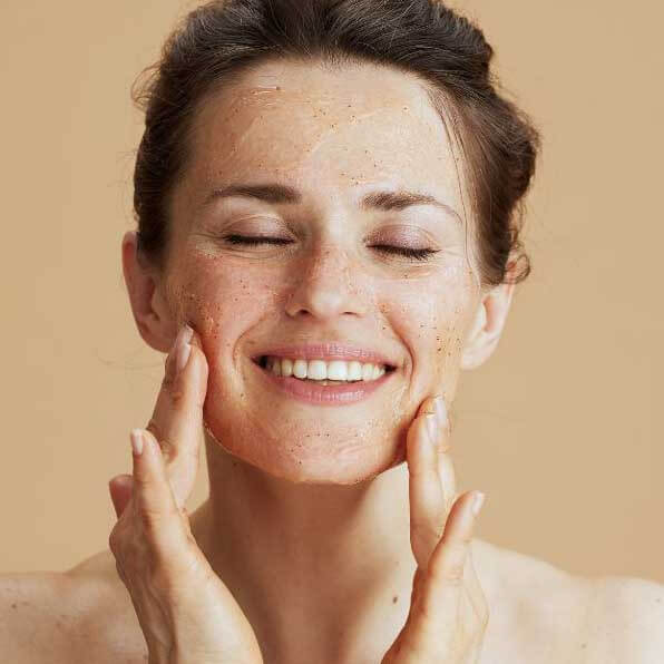 Silky smooth skin – how to use a body scrub effectively