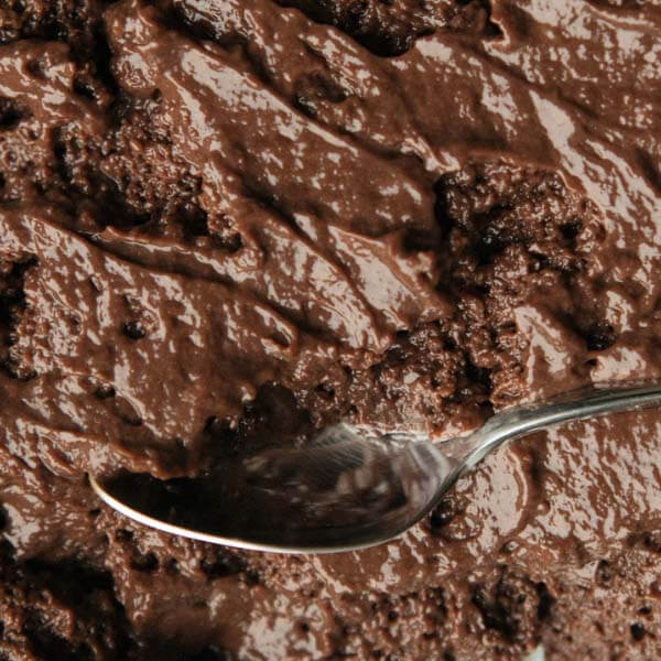 Die Trendfarbe Mocha Mousse in der Hautpflege