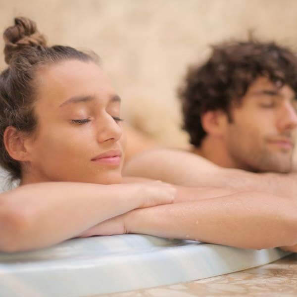 Ein Liebesbrief an die Haut – Warum Selbstfürsorge durch Hautpflege glücklich macht