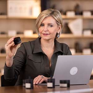 Luise Köfer, Gründerin & CEO von Vinoble Cosmetics 